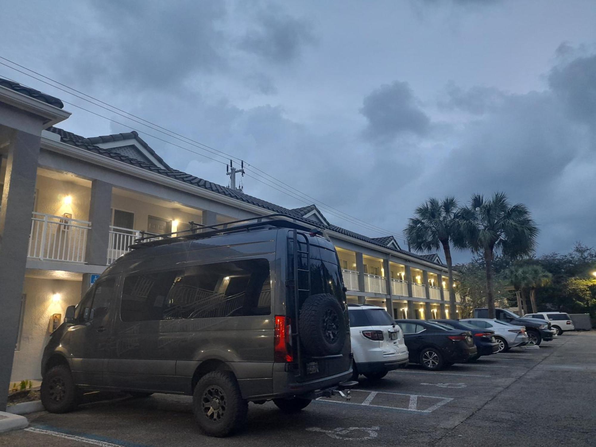 Super 8 Motel By Wyndham Near Fort Lauderdale Arpt Dania Beach Exterior foto