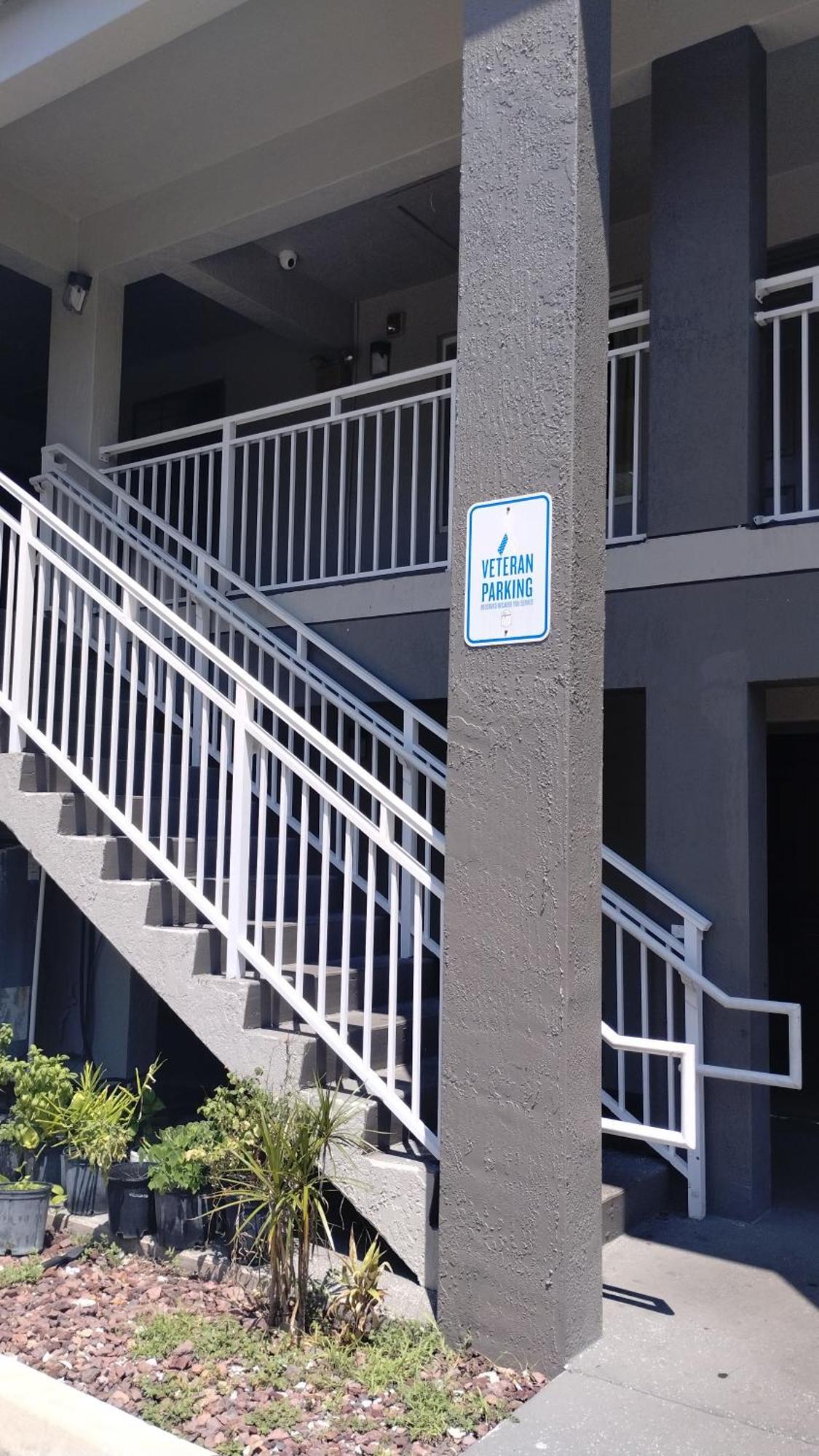 Super 8 Motel By Wyndham Near Fort Lauderdale Arpt Dania Beach Exterior foto