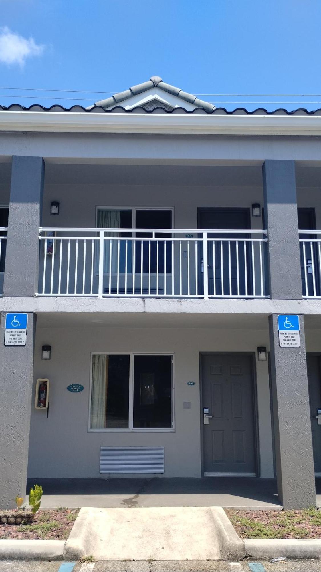 Super 8 Motel By Wyndham Near Fort Lauderdale Arpt Dania Beach Exterior foto