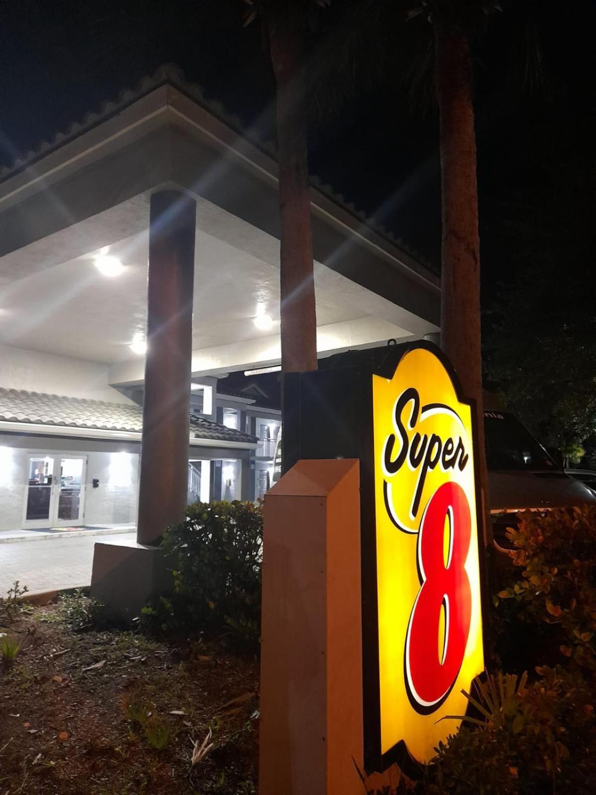 Super 8 Motel By Wyndham Near Fort Lauderdale Arpt Dania Beach Exterior foto